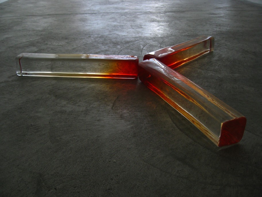 Asta  Gröting Feuerstelle, 2006 Glass 10 x 130 x 130 cm 