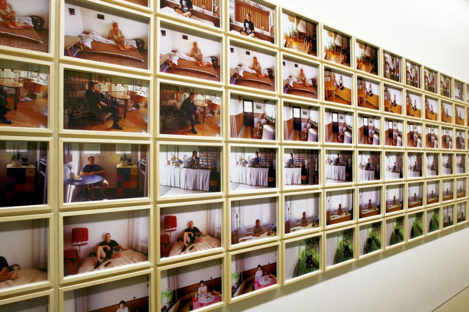 Roman Ondak Casting Antinomads, 2000Serie von 120 Farbfotografien jedes 22 x 32,5 cm 