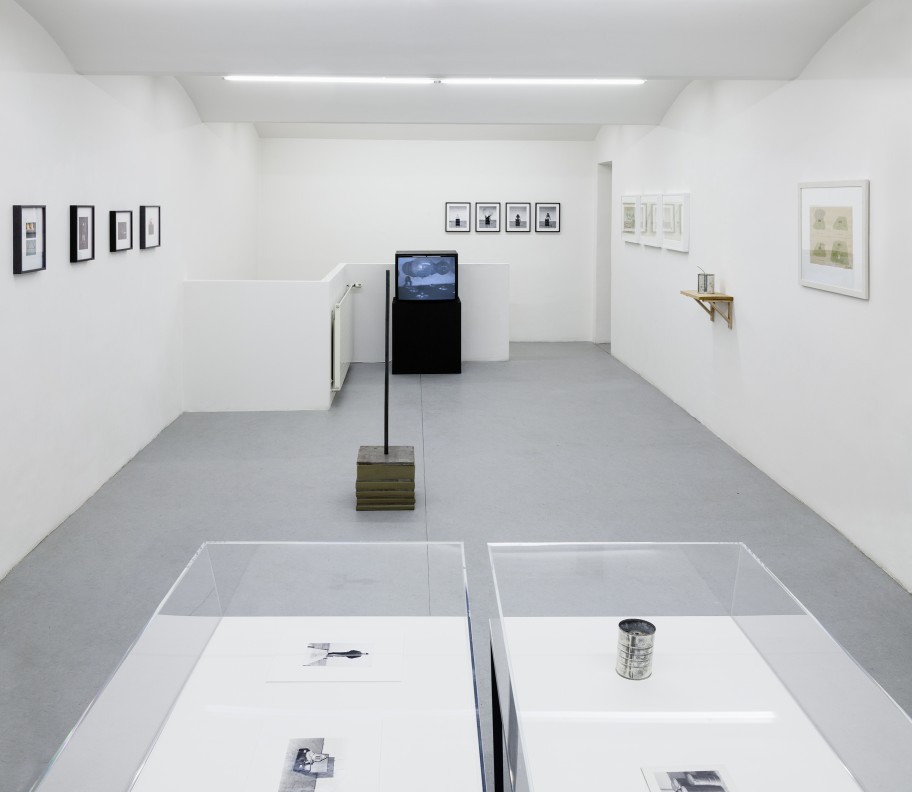 Roman Signer Ausstellungsansicht, Galerie Martin Janda, 2015 Foto: Markus Wörgötter 