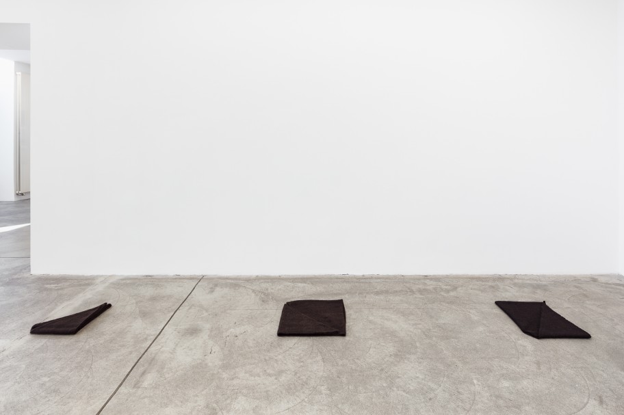 Helen Mirra  Ausstellungsansicht, Galerie Martin Janda, 2020 
