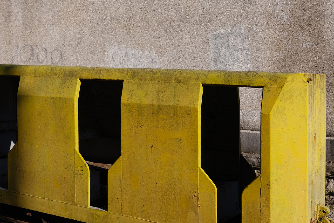 Echoes Echoes Opening: 01.04.2025, 6 pm
